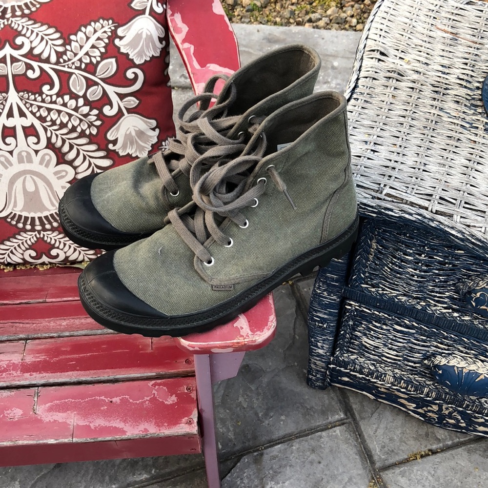 Classic green Palladium boots